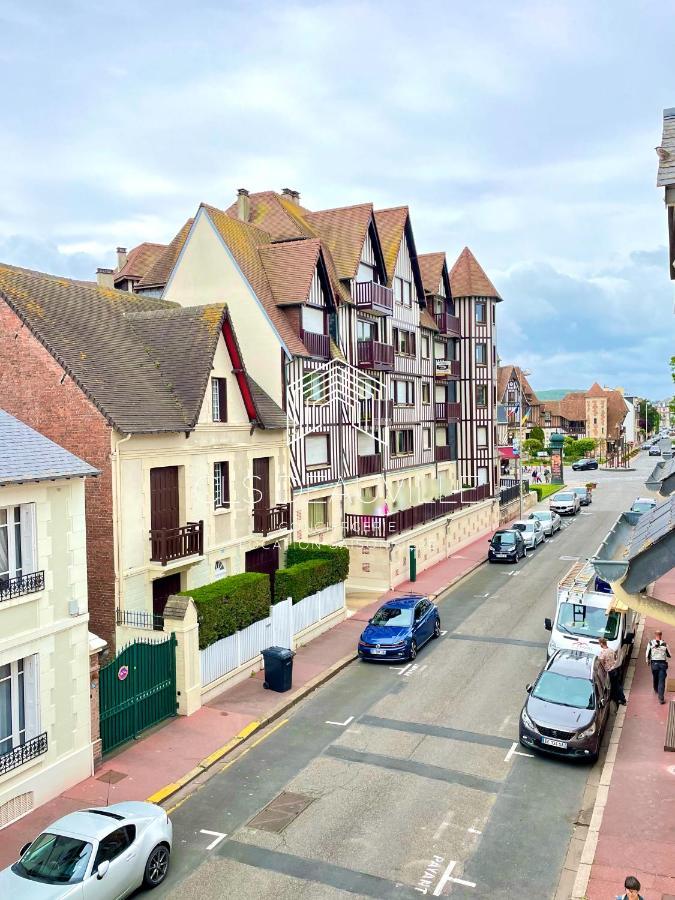 Appartement Coeur De Довиль Экстерьер фото